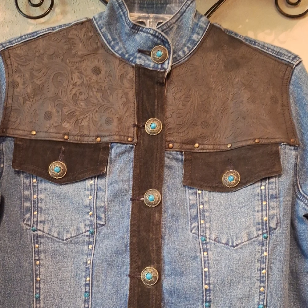 DG2 by Diane Gilman Blue and Brown Denim Jacket. Excellent Condion NWT Size XS - Picture 4 of 12